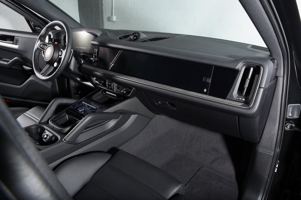 2025 Porsche Cayenne Coupe S photo 17