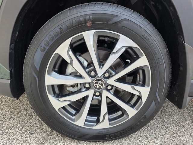 2022 Toyota Corolla Cross XLE photo 23