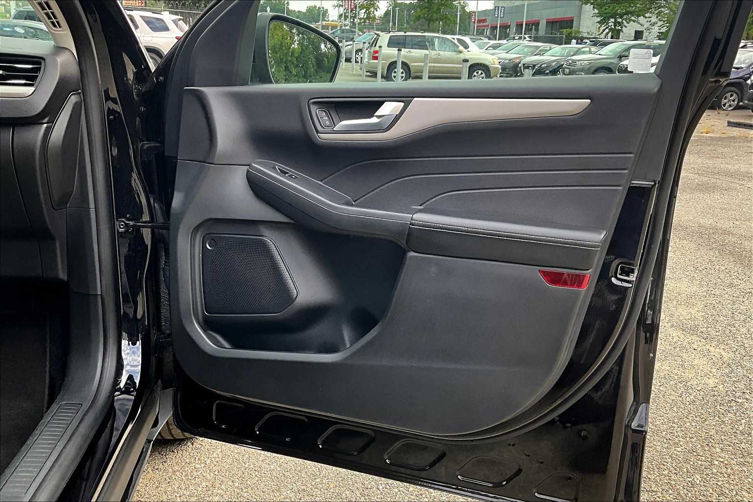 2022 Ford Escape SEL photo 21