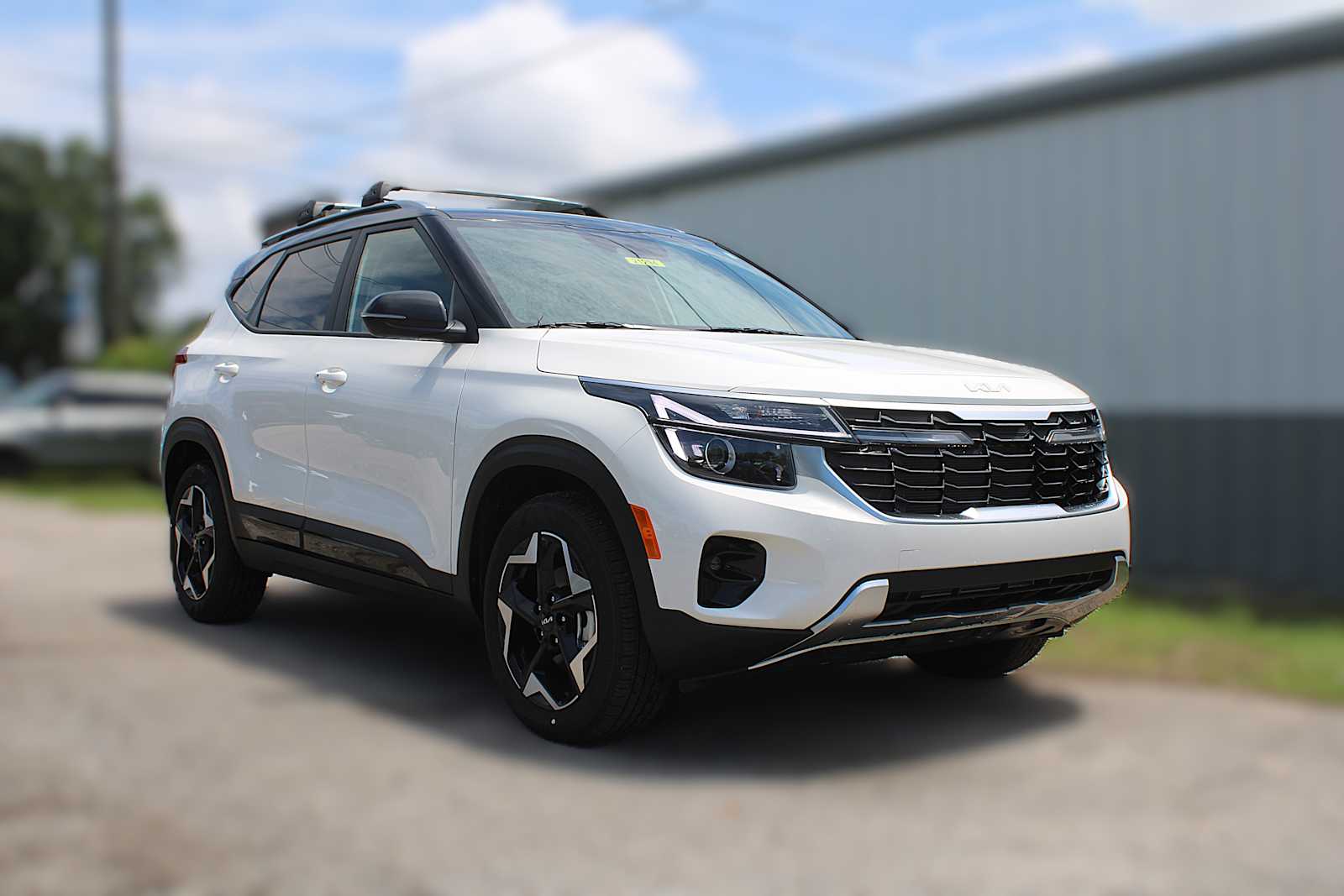 2025 Kia Seltos S photo 3
