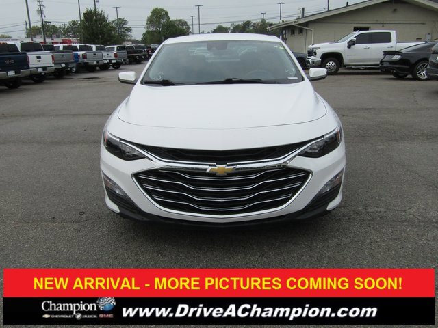 2023 Chevrolet Malibu 1LT photo 2