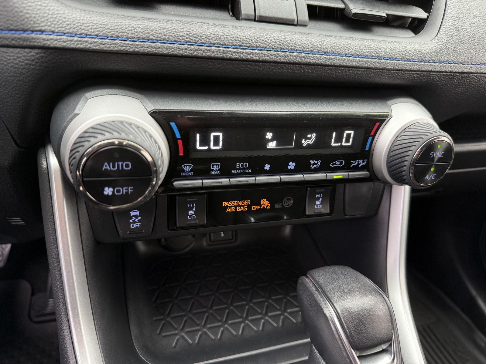 2022 Toyota RAV4 Hybrid SE photo 18