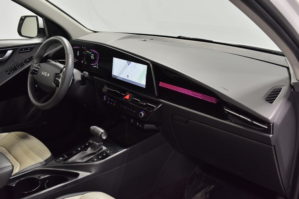 2023 Kia Niro SX Touring photo 30