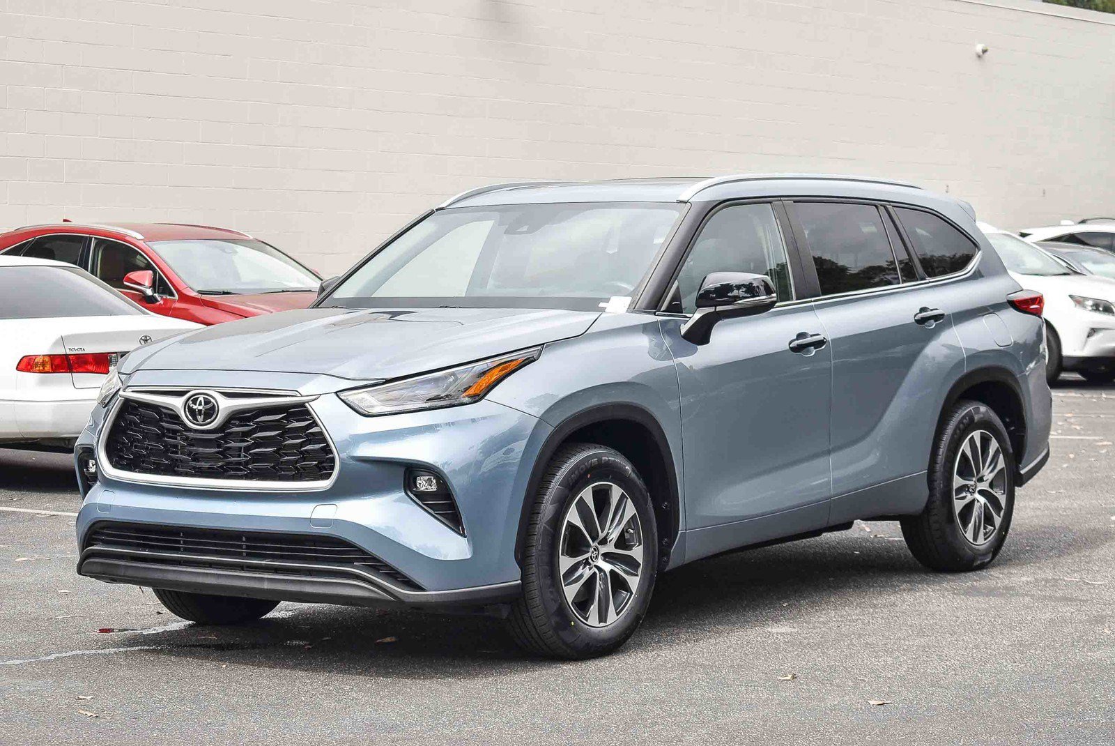 2023 Toyota Highlander XLE photo 3