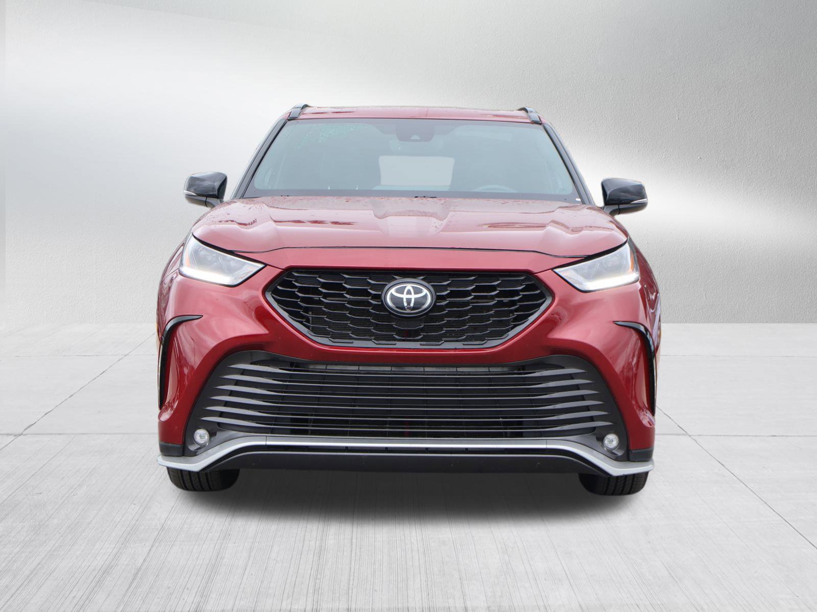 Used 2024 Toyota Highlander XSE with VIN 5TDKDRBH1RS550077 for sale in Kansas City