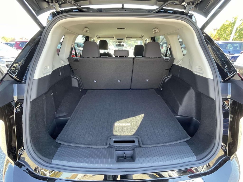 2026 Nissan Rogue SV photo 4