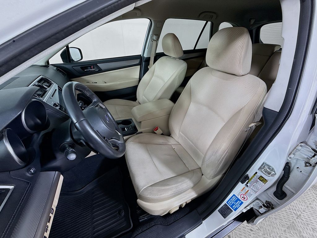 2019 Subaru Outback Premium photo 2
