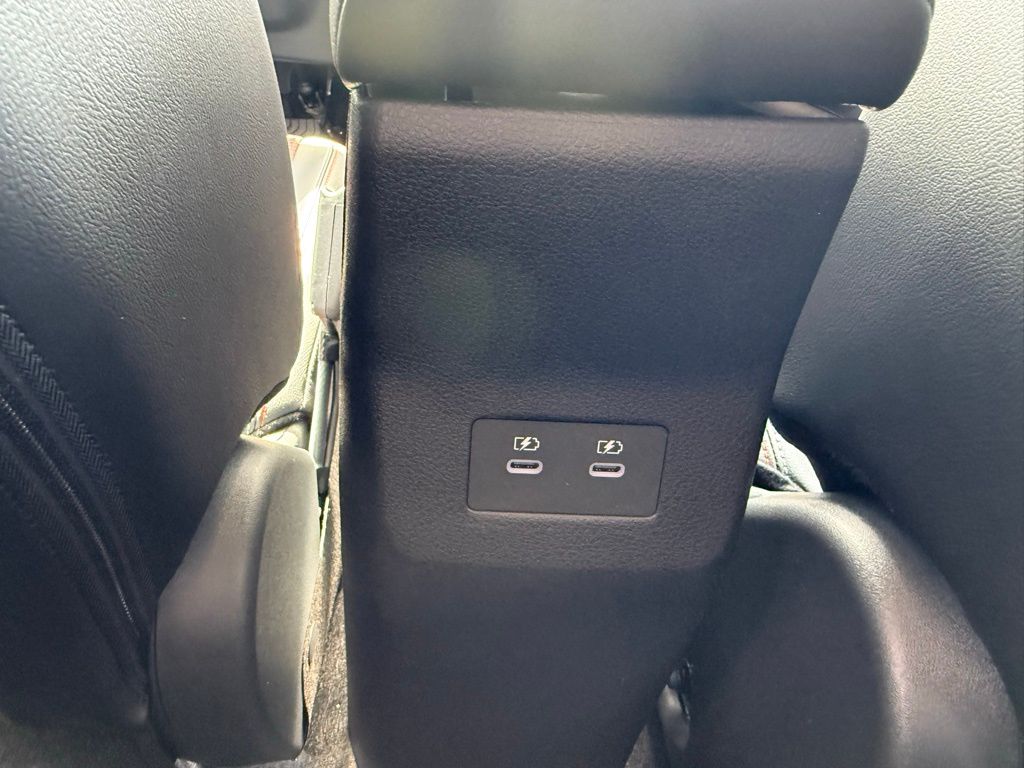 2026 Nissan Kicks SR photo 19