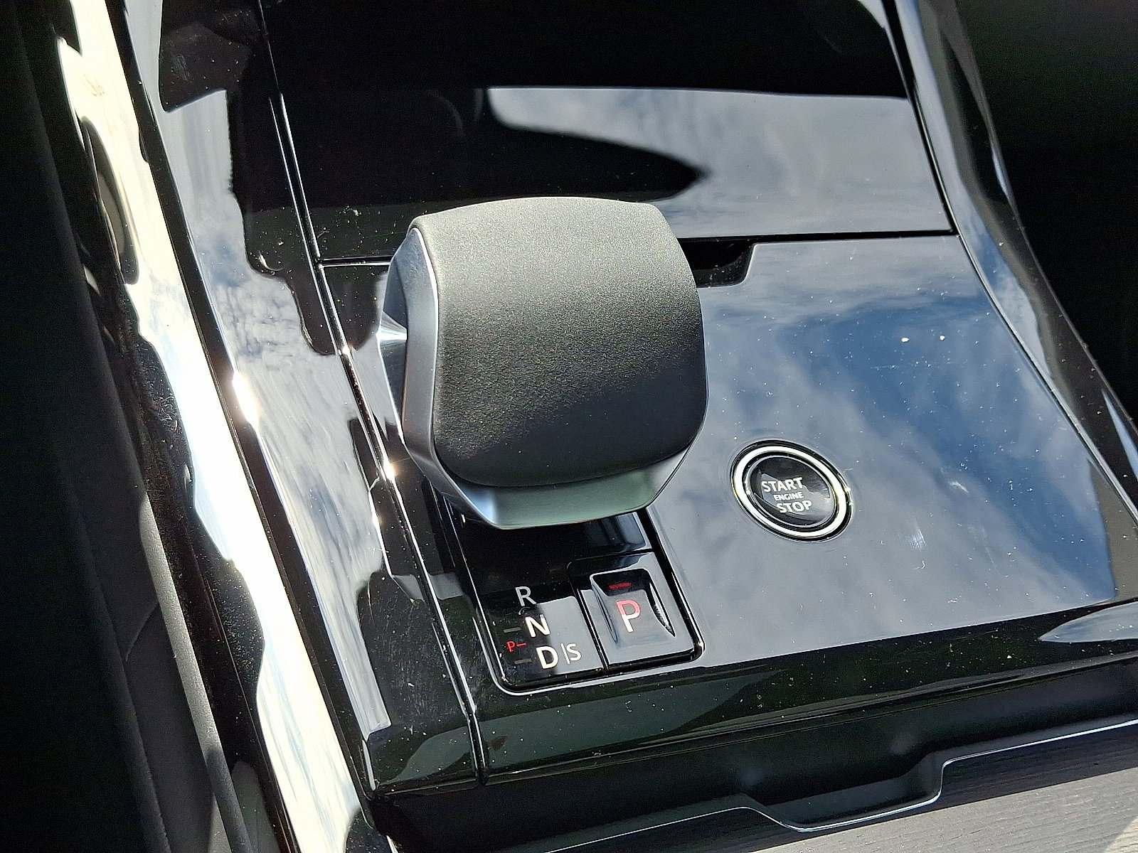 2025 Land Rover Range Rover Sport SE photo 16