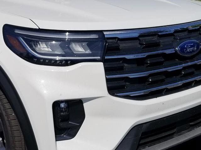2025 Ford Explorer photo 8