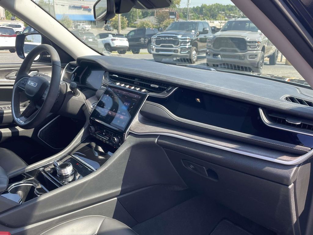 2023 Jeep Cherokee Base photo 11