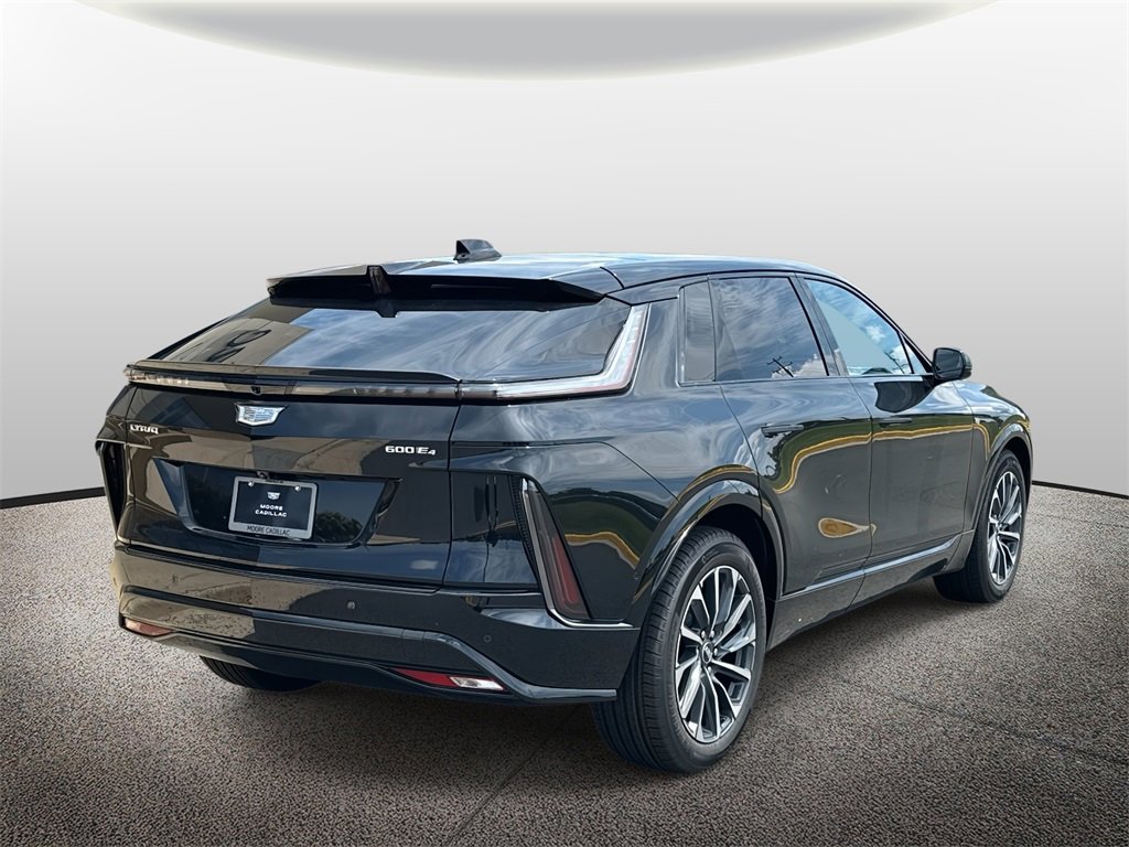 2025 Cadillac Lyriq Sport photo 2