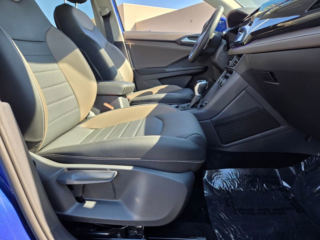 2022 Volkswagen Taos SEL photo 16