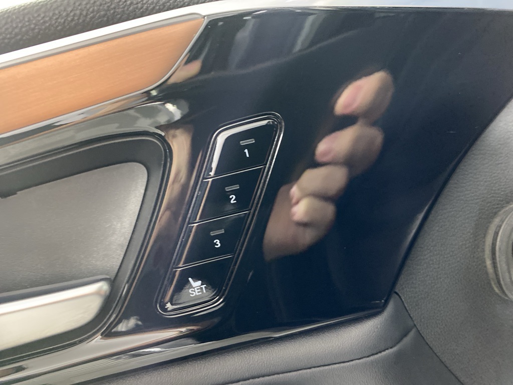 2022 Acura MDX SH-AWD Technology photo 9