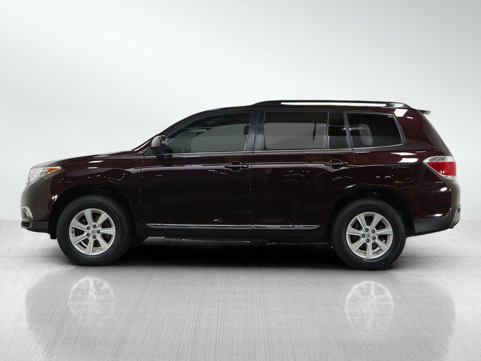 Used 2013 Toyota Highlander Plus with VIN 5TDBK3EH7DS192880 for sale in South Saint Paul, Minnesota