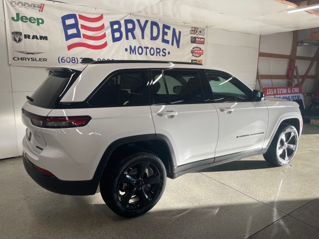 2025 Jeep Grand Cherokee Limited photo 3