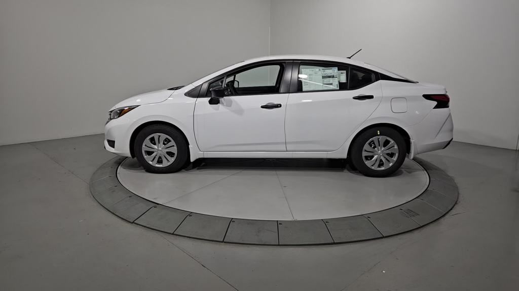 2025 Nissan Versa 1.6 S photo 2