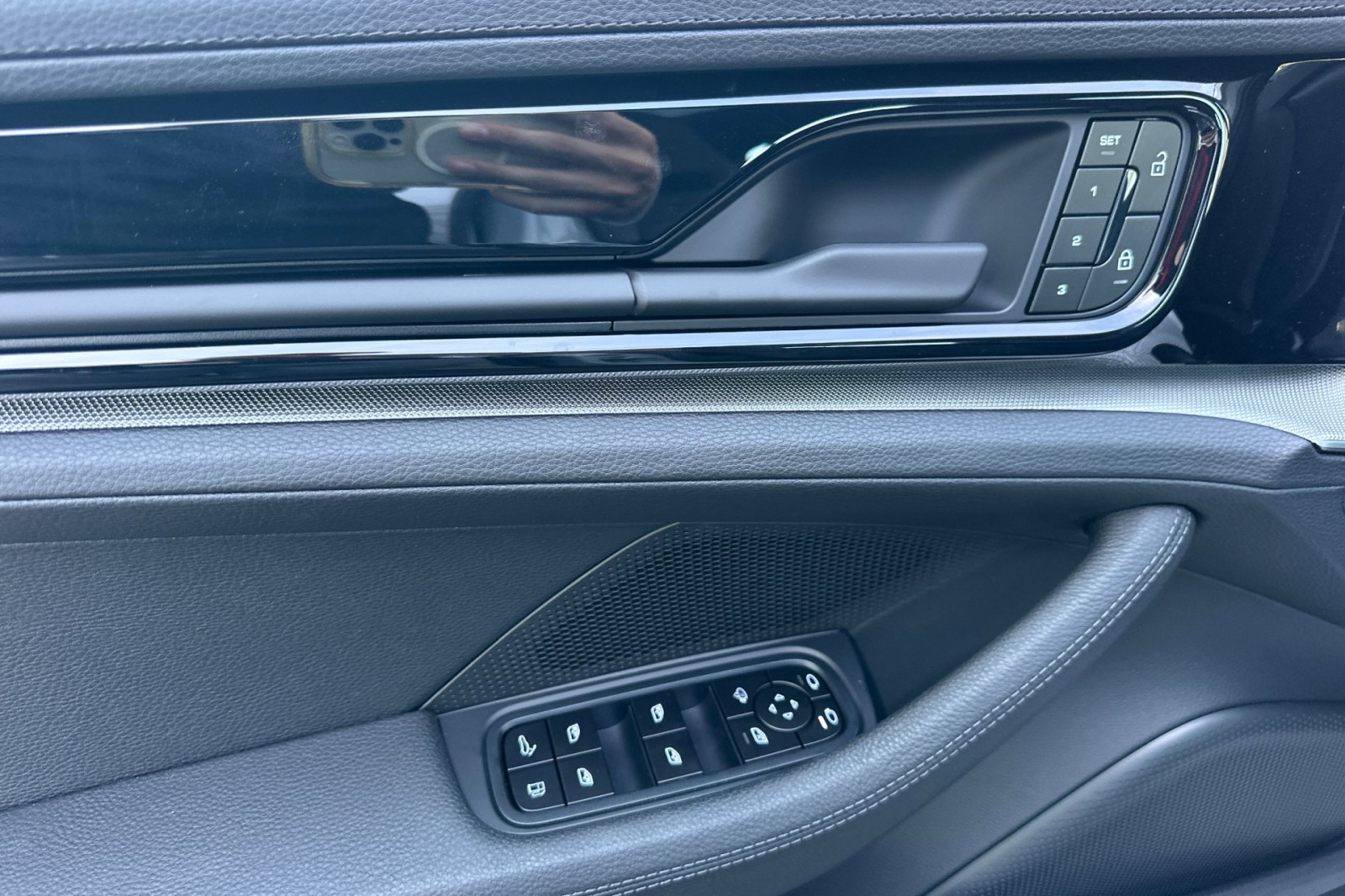 2026 Porsche Panamera 4 E-Hybrid photo 14