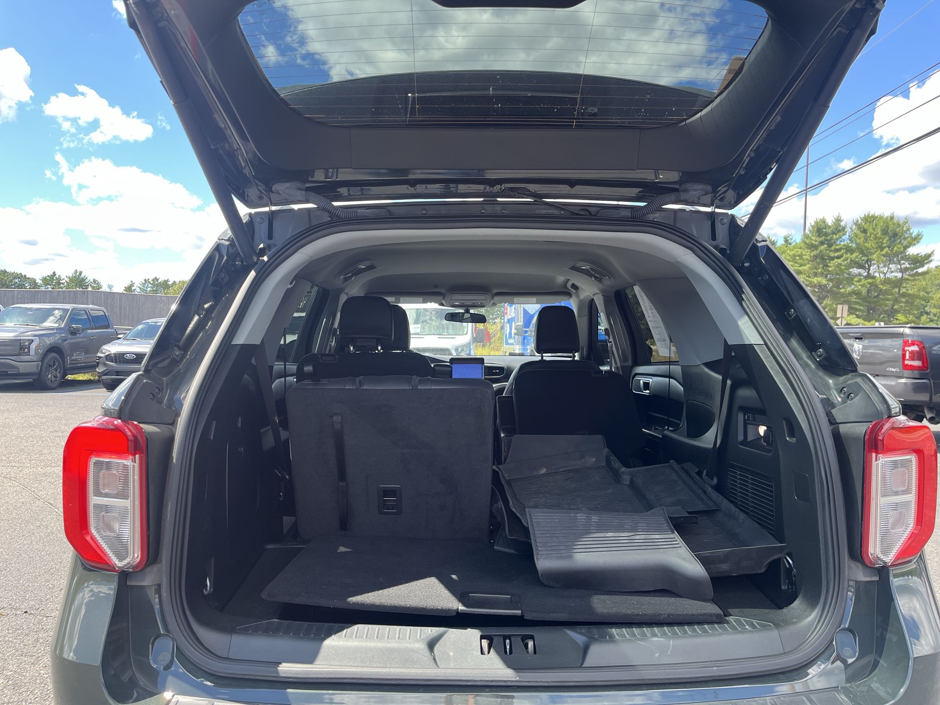 2023 Ford Explorer XLT photo 2