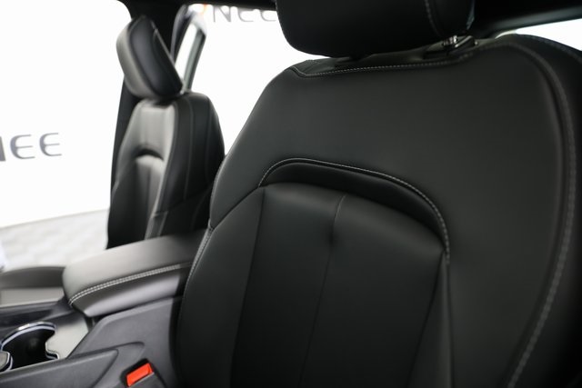2025 Jeep Grand Cherokee Limited photo 13