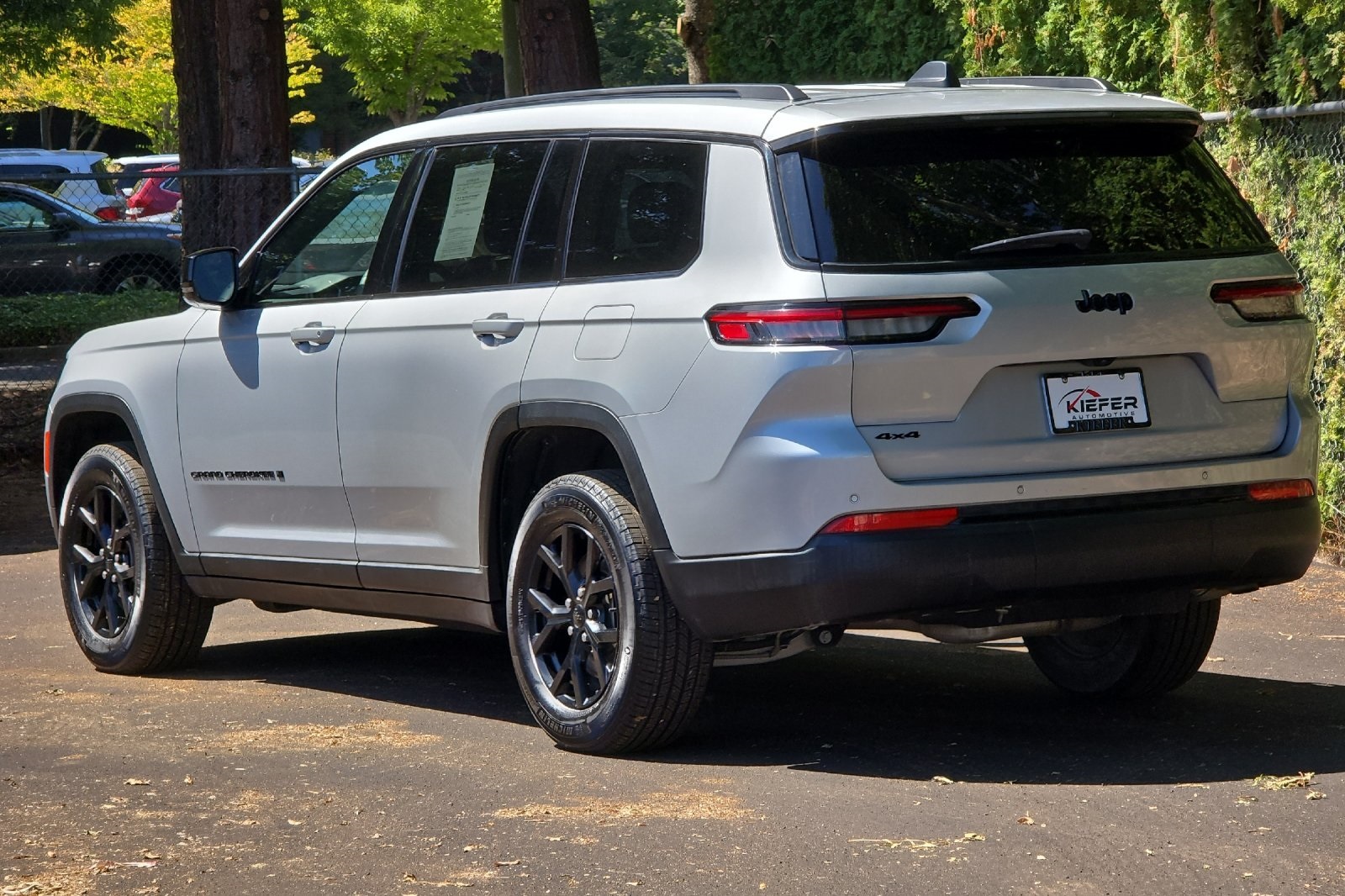 2024 Jeep Grand Cherokee Altitude photo 4