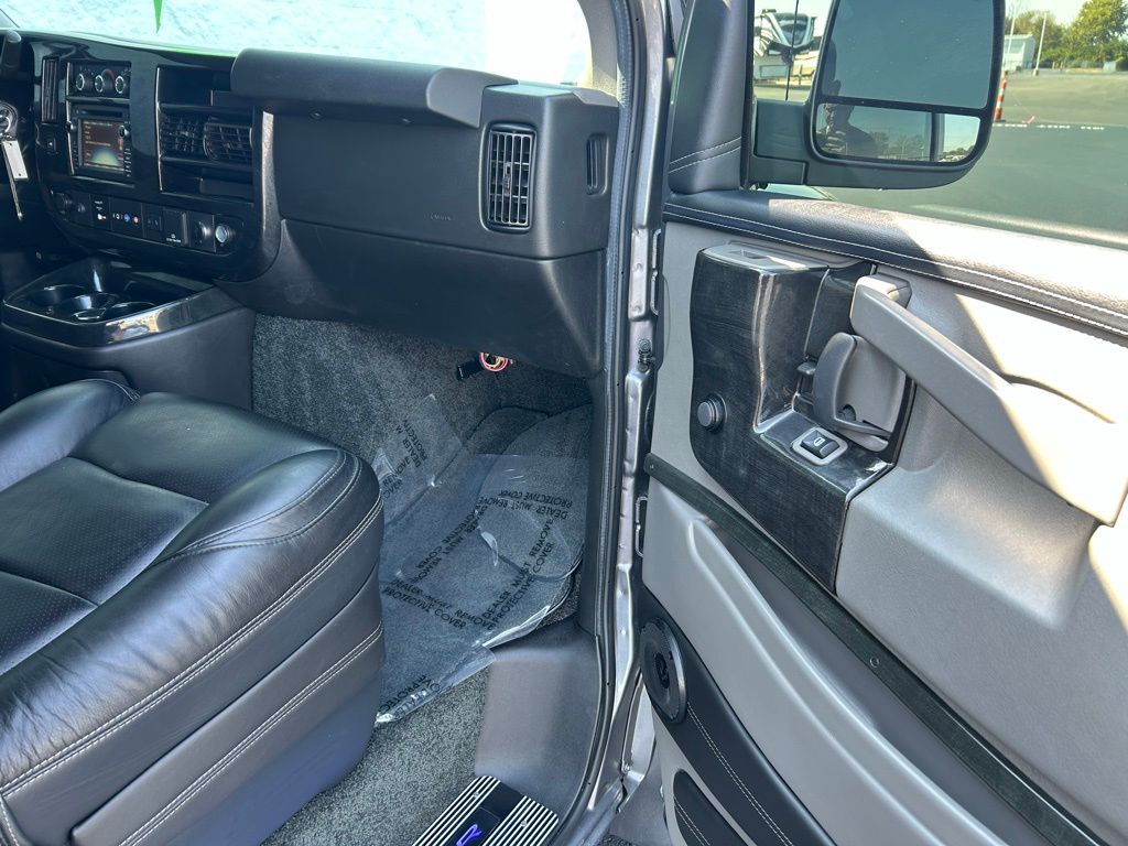2021 Chevrolet Express LS photo 20