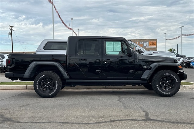 2021 Jeep Gladiator Willys photo 2