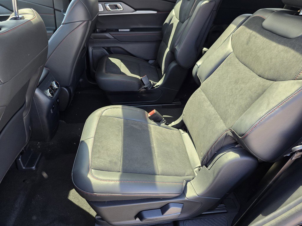 2025 Ford Explorer ST photo 10