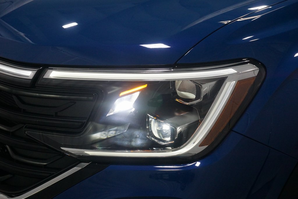 2025 Volkswagen Atlas Cross Sport SE Technology photo 2