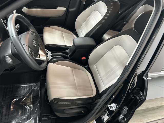 2025 Hyundai Venue SEL photo 24