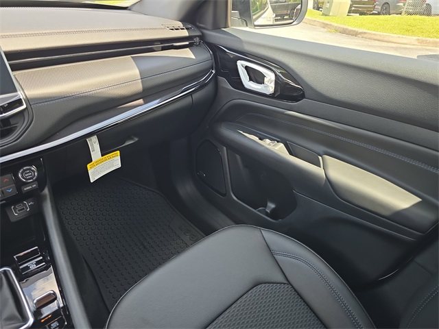 2025 Jeep Compass Latitude photo 11
