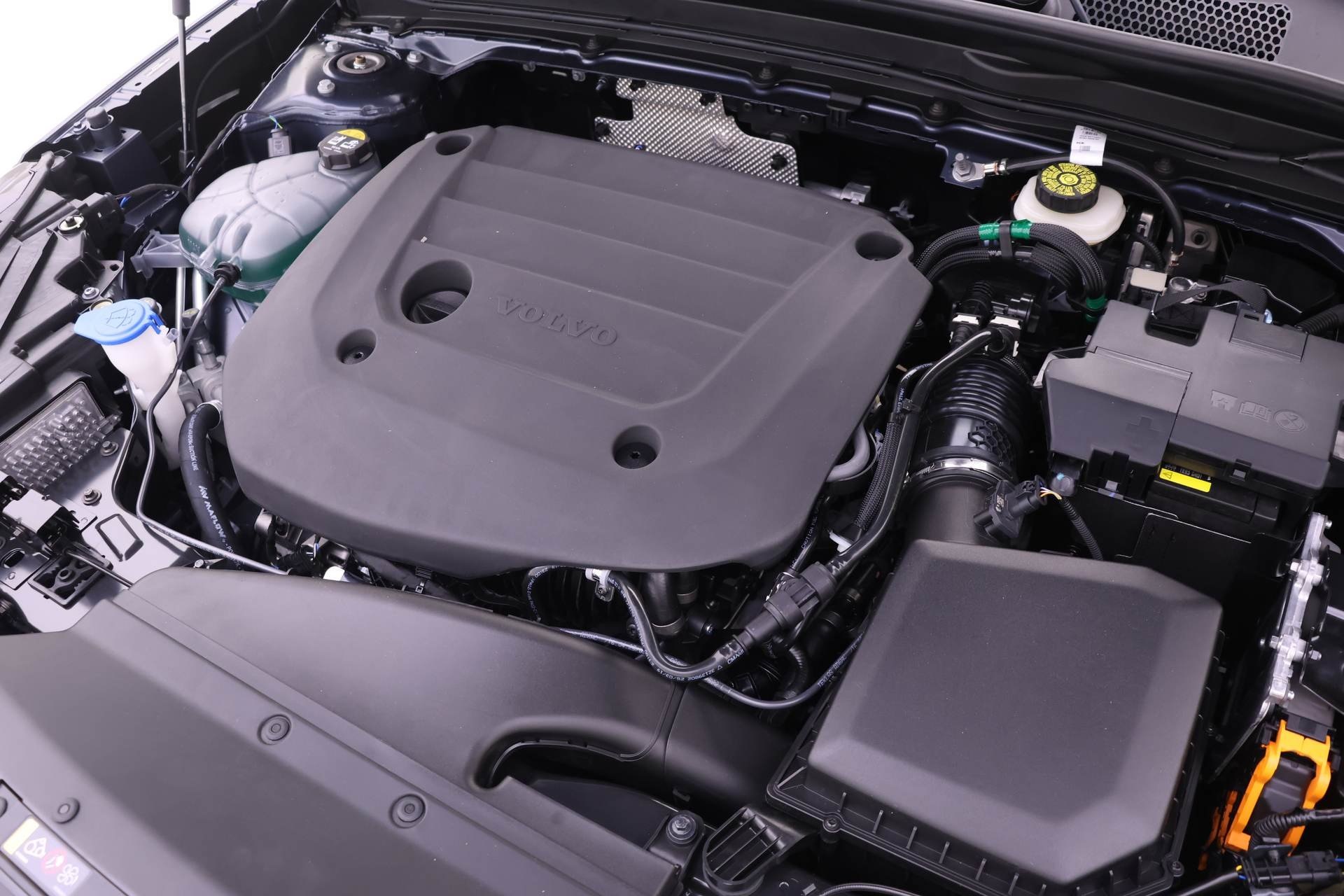 2026 Volvo XC40 photo 14