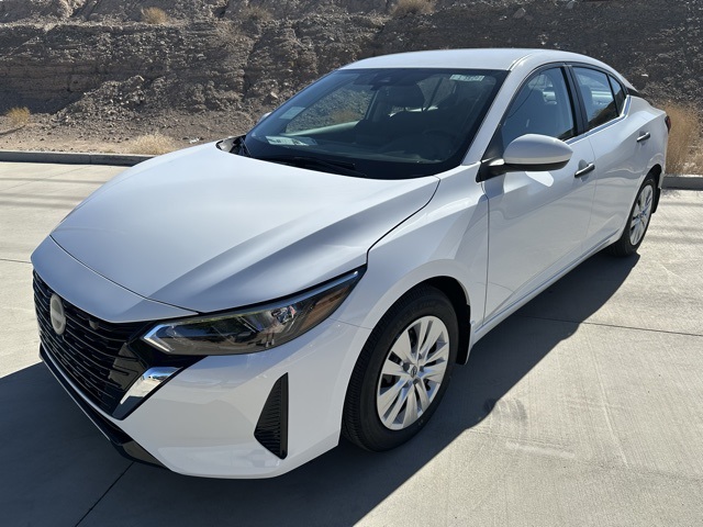 2025 Nissan Sentra S's photo