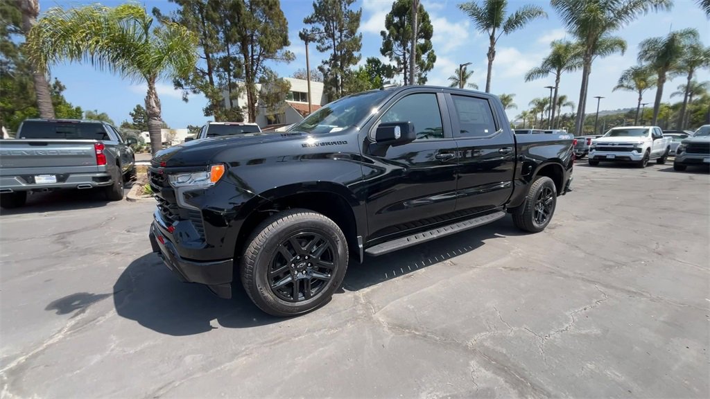 2025 Chevrolet Silverado 1500 RST photo 4