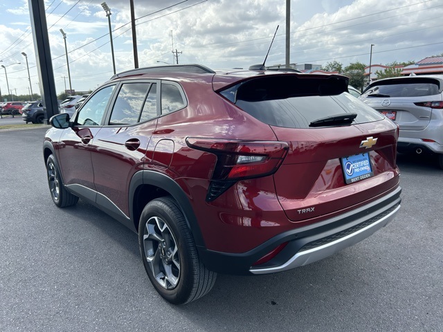 2025 Chevrolet Trax LT photo 3