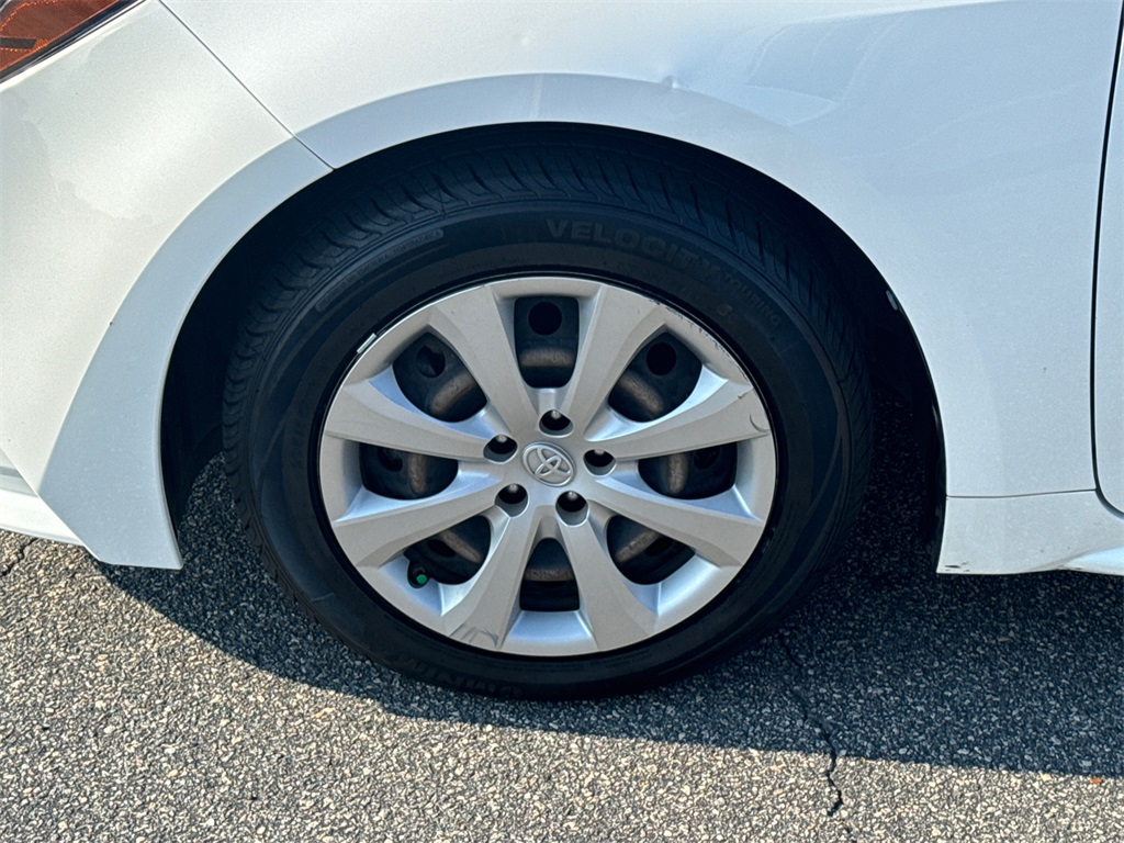 2021 Toyota Corolla LE photo 11