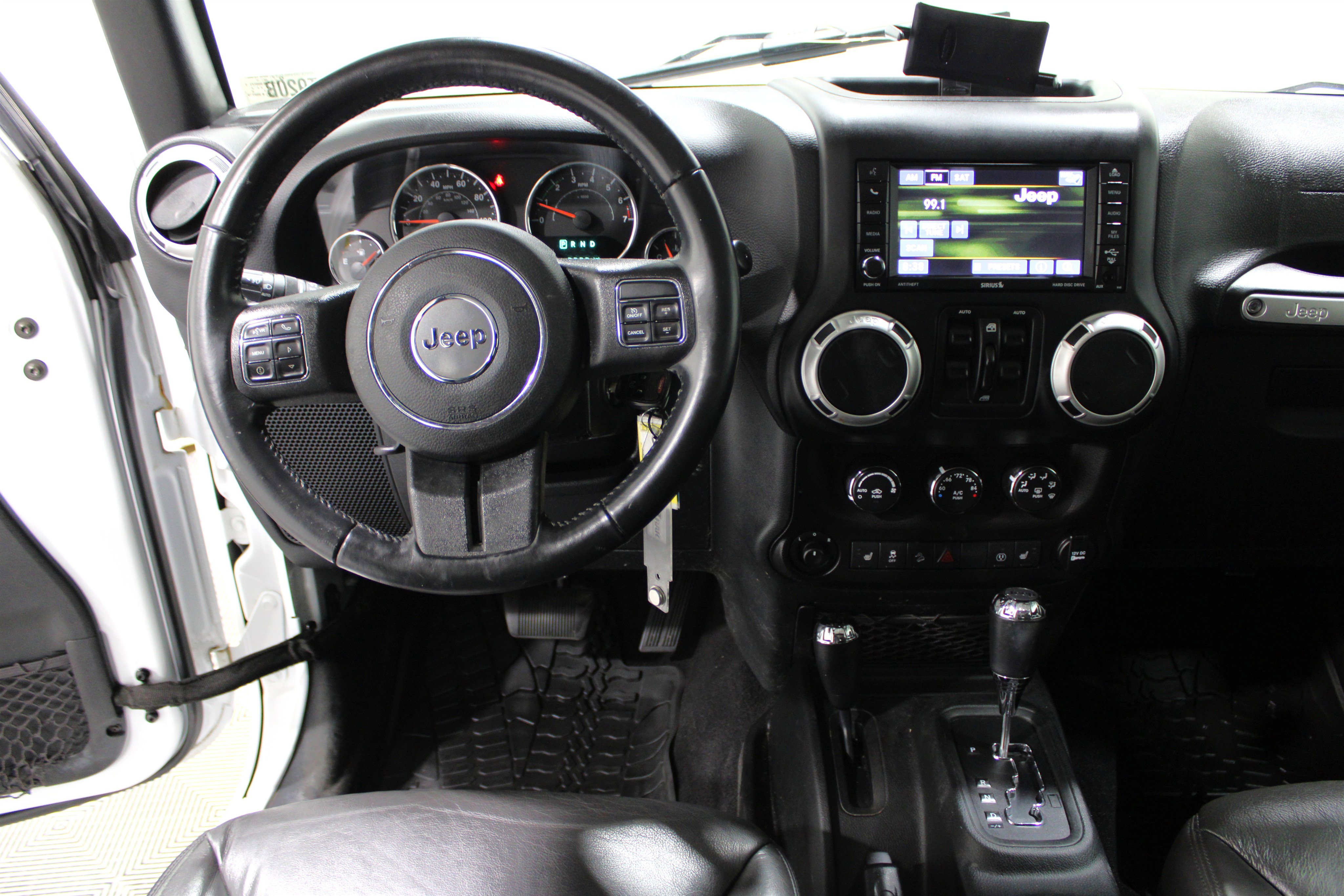 2017 Jeep Wrangler Unlimited Sahara photo 2
