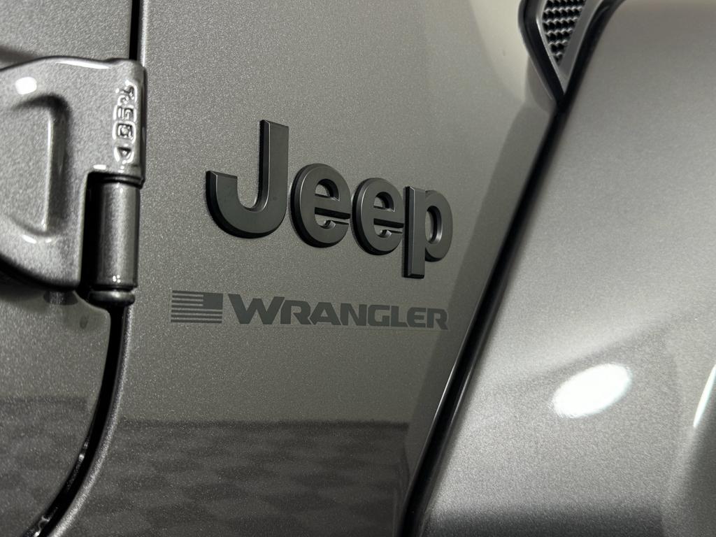 2025 Jeep Wrangler Sahara photo 19