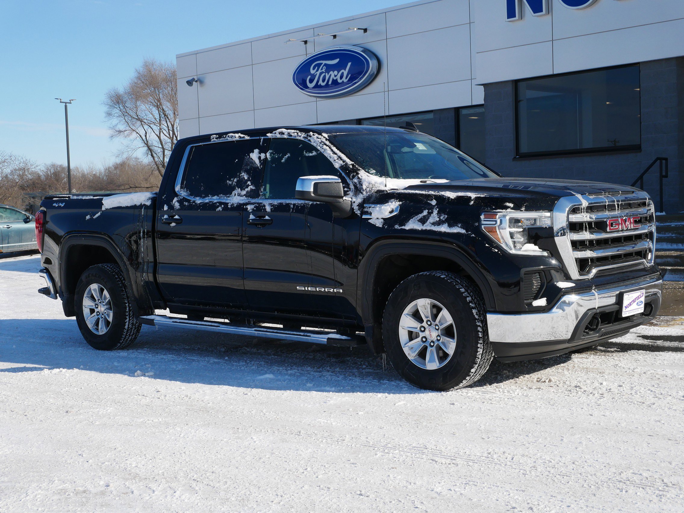 Used 2021 GMC Sierra 1500 SLE with VIN 1GTU9BET4MZ361030 for sale in Northfield, Minnesota