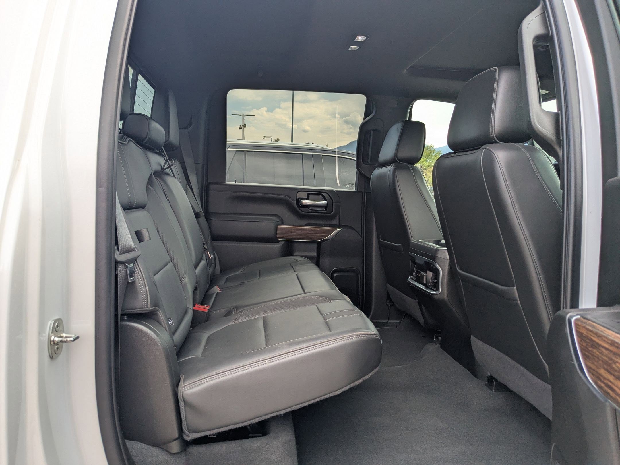 2022 Chevrolet Silverado 3500HD High Country photo 18