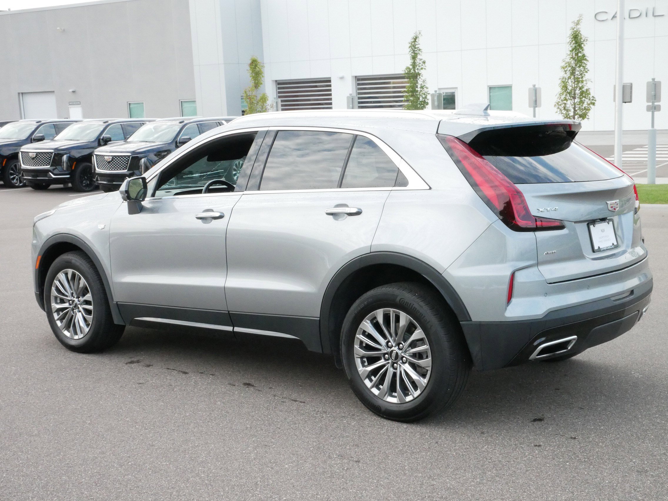 2025 Cadillac XT4 Premium Luxury photo 2