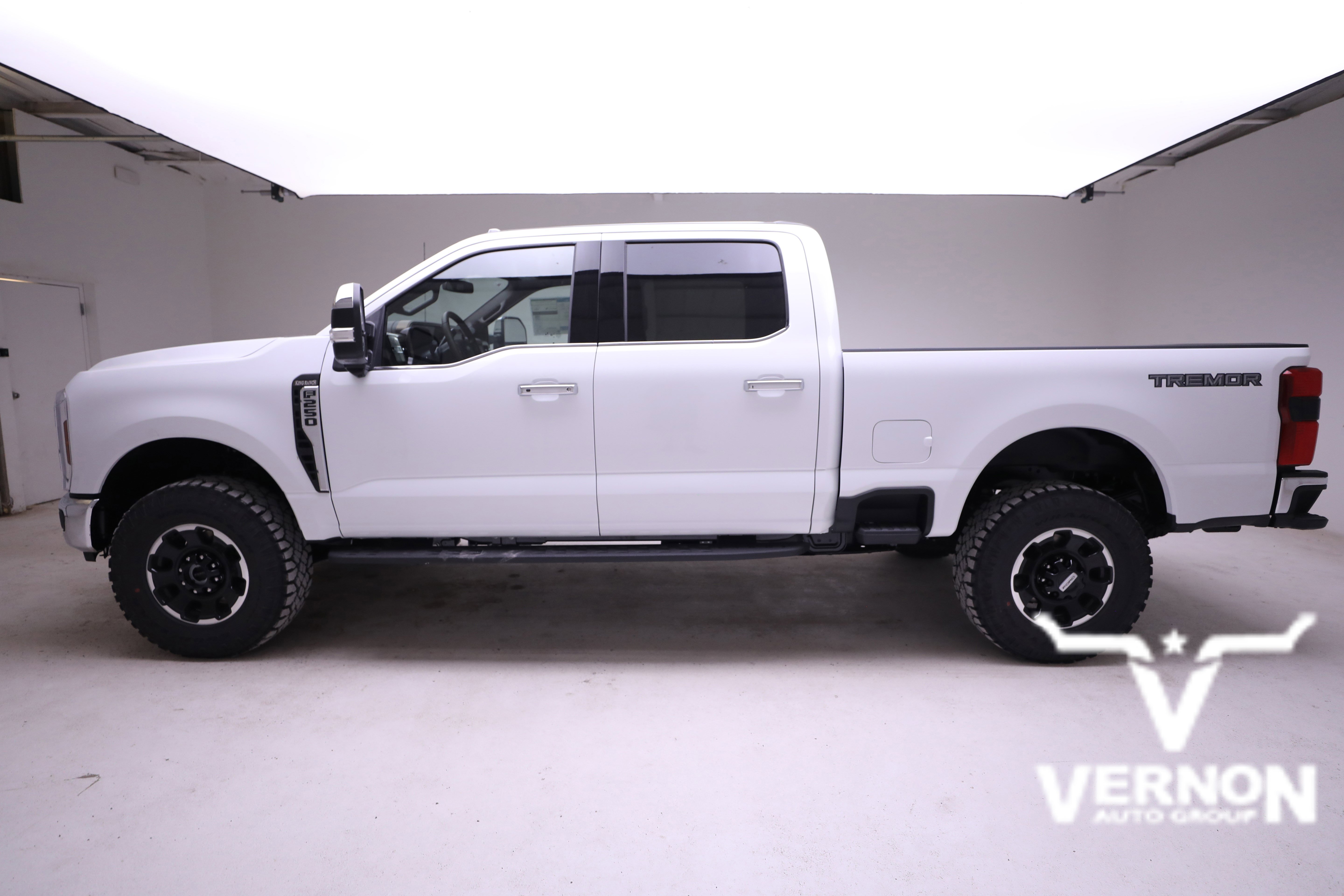 2026 Ford F-250 King Ranch Tremor photo 2