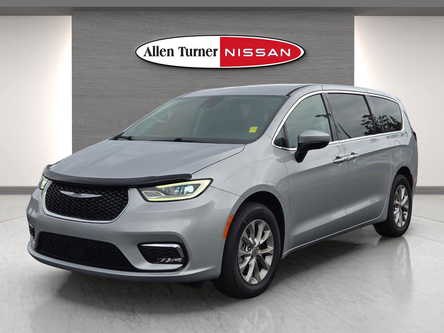 2023 Chrysler Pacifica Touring L photo 6