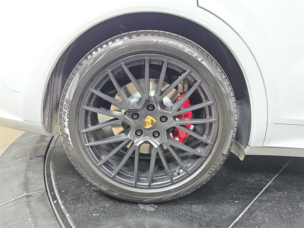 2021 Porsche Cayenne GTS photo 25