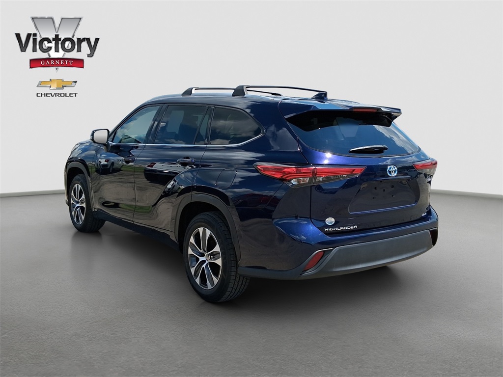 2022 Toyota Highlander Hybrid XLE photo 2