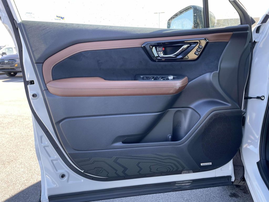 2025 Subaru Forester Touring photo 2