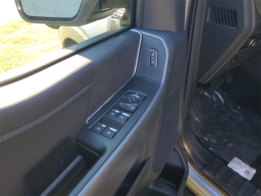 2025 Ford F-150 XLT photo 6