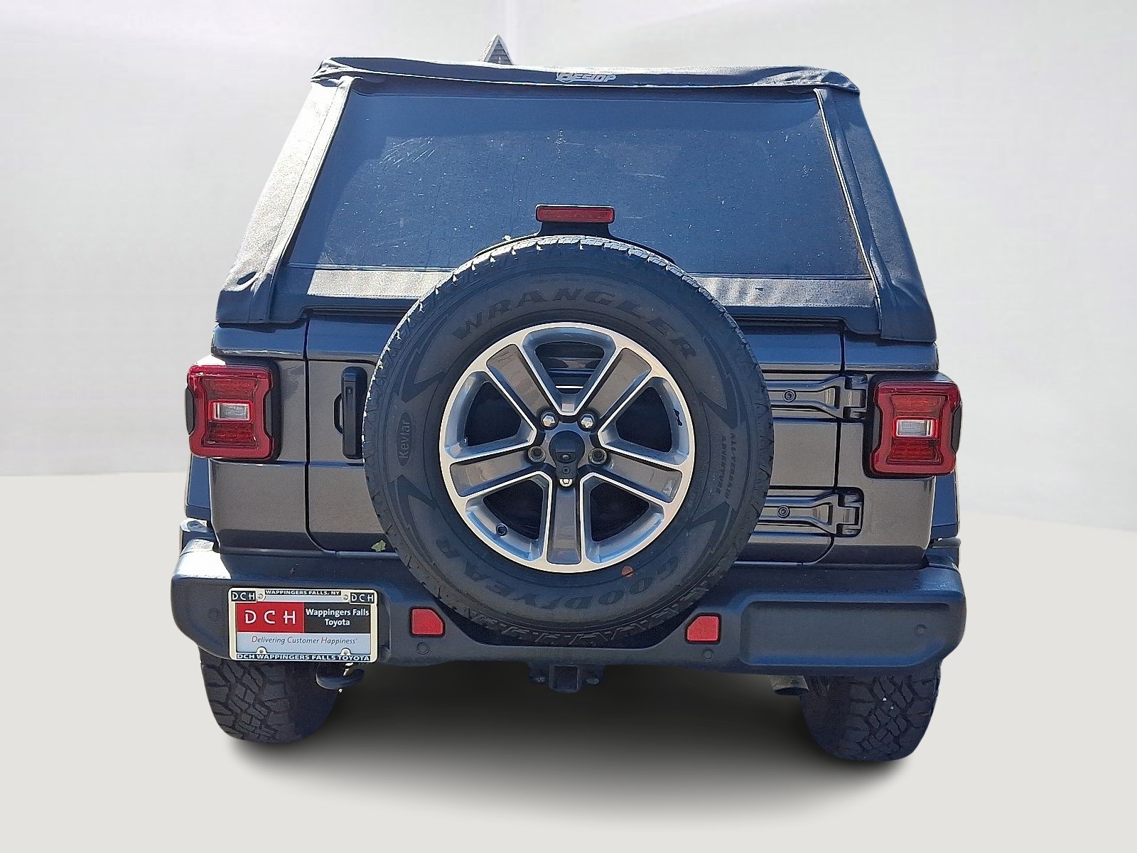 2022 Jeep Wrangler Unlimited Sahara photo 5