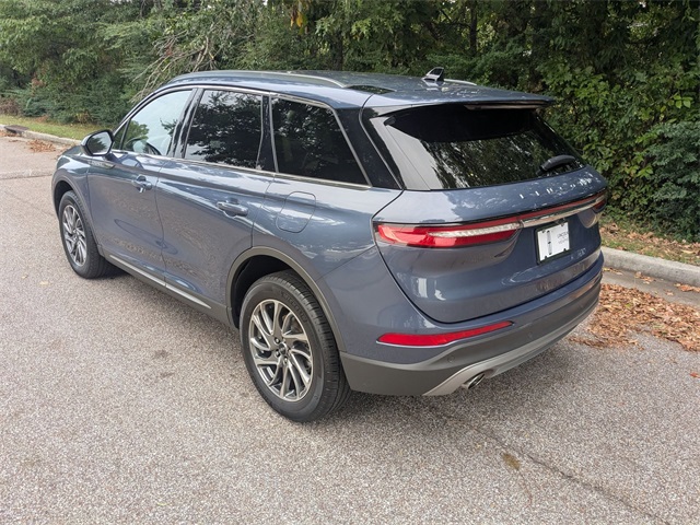 2022 Lincoln Corsair Standard photo 3