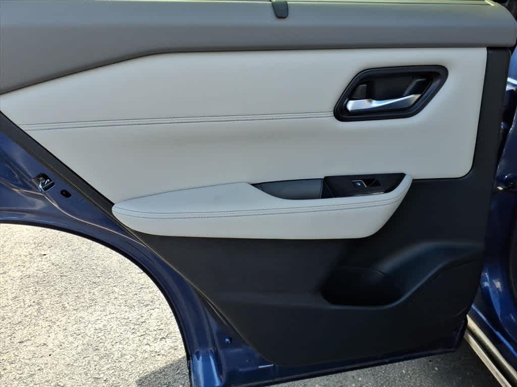 2023 Nissan Rogue SL photo 12